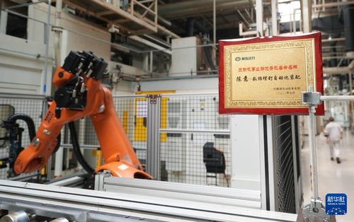 生產(chǎn)一線看智造 數(shù)字技術(shù)賦能企業(yè)“智改數(shù)轉(zhuǎn)網(wǎng)聯(lián)”，驅(qū)動制造業(yè)高質(zhì)量發(fā)展